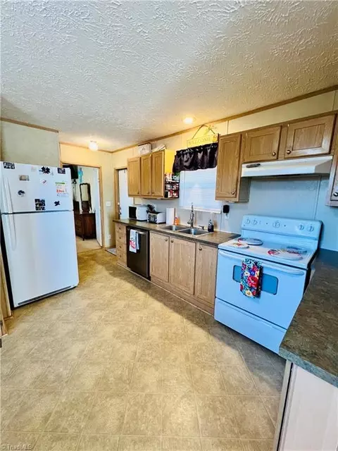 326 Huffman Fork Rd, Purlear, NC 28665 photo 14