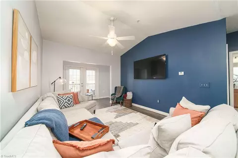 923 Windcastle Ln #302, Winston Salem, NC 27105