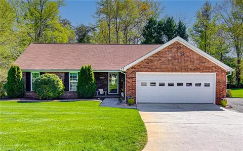 4108 Stansbury Ln, High Point, NC 27265