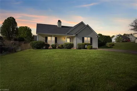 165 Fraizer Creek Rd, Winston Salem, NC 27105