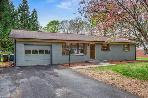 133 Hinshaw Ave, Yadkinville, NC 27055