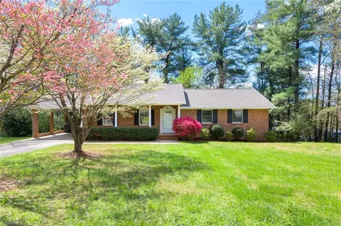 2914 Pioneer Trl, Winston Salem, NC 27106
