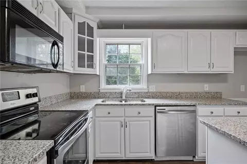 Kitchen - 4734 Parkway Dr, Trinity, NC 27370 photo 4 of 5