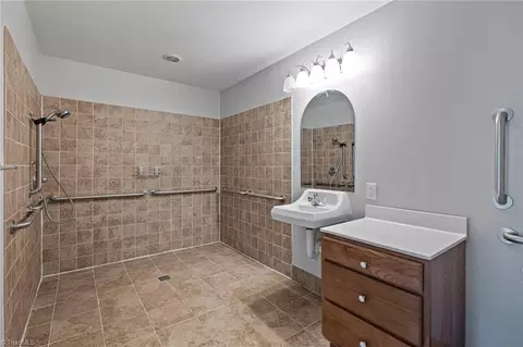 Bath - 4734 Parkway Dr, Trinity, NC 27370 photo 2 of 7