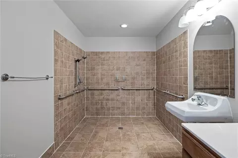 Bath - 4734 Parkway Dr, Trinity, NC 27370 photo 3 of 7