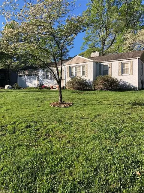 12 Forest Dr, Lexington, NC 27292
