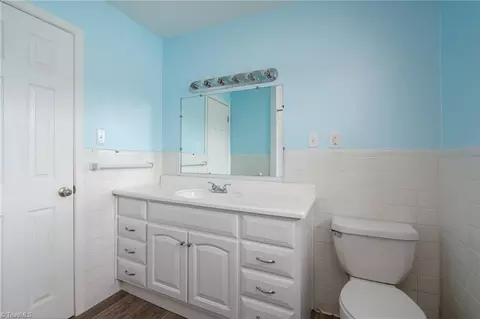 Bath - 1166 Friendly Rd, Eden, NC 27288 photo 3 of 3