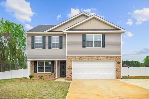 202 Hickory View Ln, Lexington, NC 27292