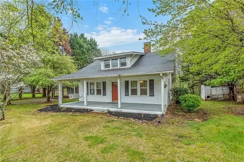 725 Osborne Sunset Dr, North Wilkesboro, NC 28659