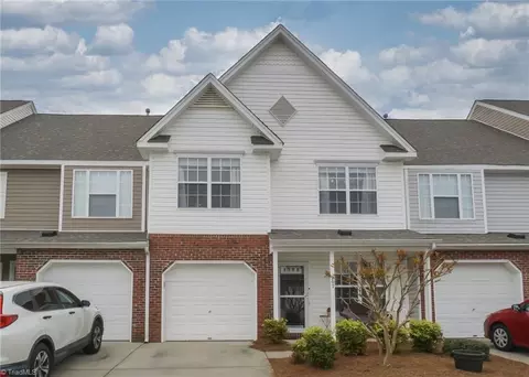 207 Nighthawk Pl, Greensboro, NC 27409