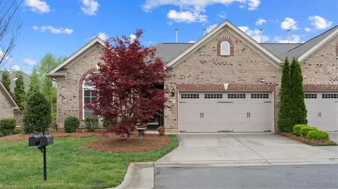 5214 York Place Ct, Walkertown, NC 27051