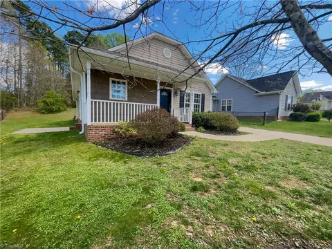 1652 Farningham Ln, Burlington, NC 27215