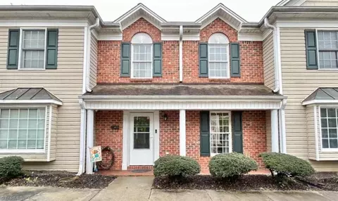 202 Salisbury Ct, Kernersville, NC 27284