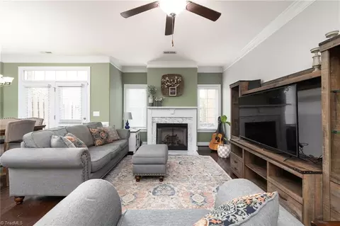 697 Piedmont Crossing Dr, High Point, NC 27265