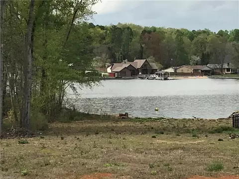 231 Rolling Rd, Lexington, NC 27292