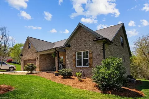405 Scenic Dr, King, NC 27021