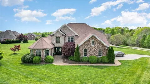 7477 Henson Forest Dr, Summerfield, NC 27358
