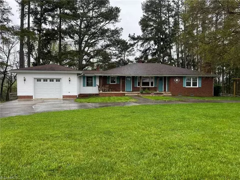 8915 New Hope Rd, Denton, NC 27239