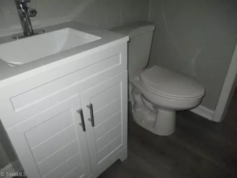 Bath - 1729 Cedrow Dr, High Point, NC 27260 photo 2 of 3