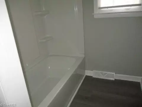 Bath - 1729 Cedrow Dr, High Point, NC 27260 photo 3 of 3