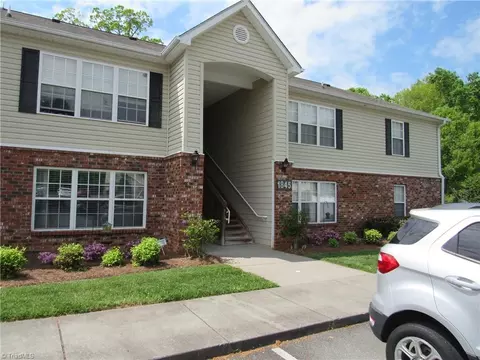 1845 Crest Hollow Dr #103, Winston Salem, NC 27127