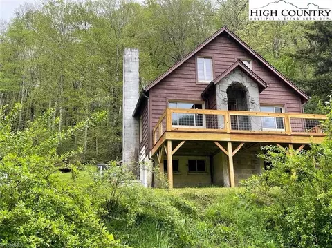 743 School House Rd, Whitetop, VA 24292