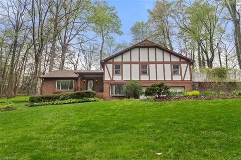1832 Buddingbrook Ln, Winston Salem, NC 27106