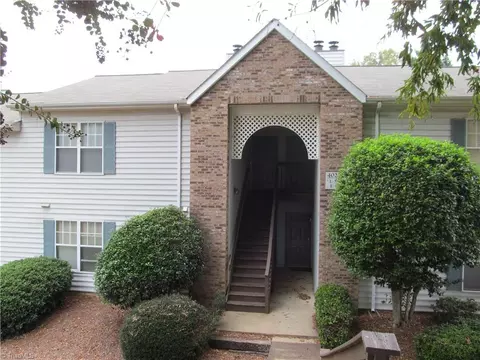 4020 Whirlaway Ct, Clemmons, NC 27012