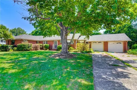 40 School St, Denton, NC 27239 photo 2