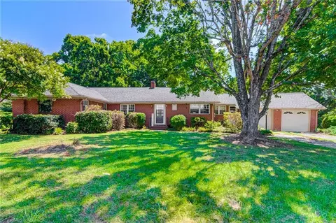 40 School St, Denton, NC 27239