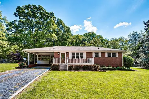 899 Ponderosa Heights Pl, Asheboro, NC 27205