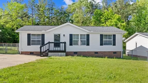 1604 Mossbrook Cir, High Point, NC 27260