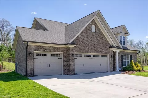 Exterior - 2806 Fallin Ct, High Point, NC 27262 photo 2 of 12