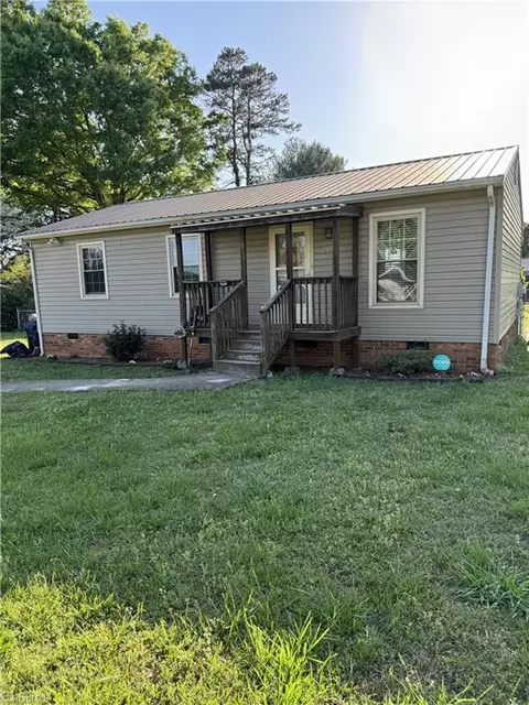 207 James St, Lexington, NC 27295