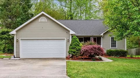 4123 Stirrup Dr, Greensboro, NC 27407