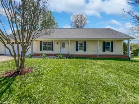 3700 Signet Dr, Winston Salem, NC 27101