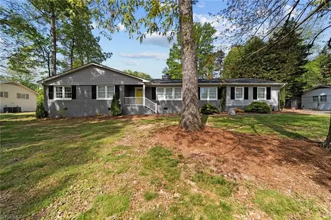 5106 Forest Oaks Dr, Greensboro, NC 27406