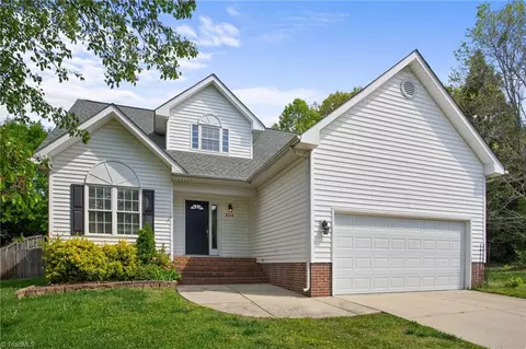 6324 Stonewick Dr, Jamestown, NC 27282