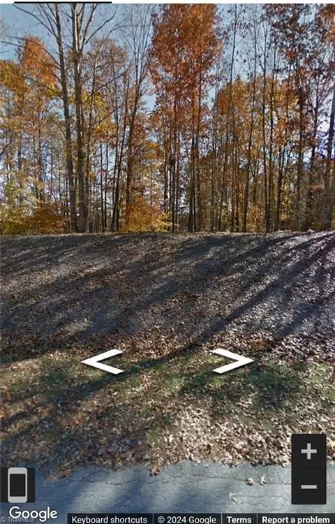 8411 Linville Oaks Dr, Oak Ridge, NC 27310