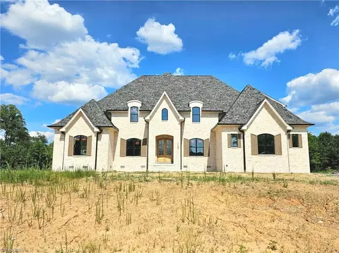7528 Shadow Creek Dr, Summerfield, NC 27358