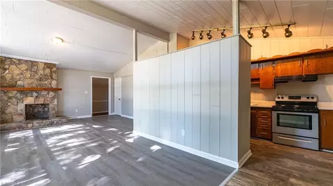 Living - 1111 Fields St, Eden, NC 27288 photo 2 of 4