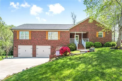 2108 Lancey Dr, Thomasville, NC 27360