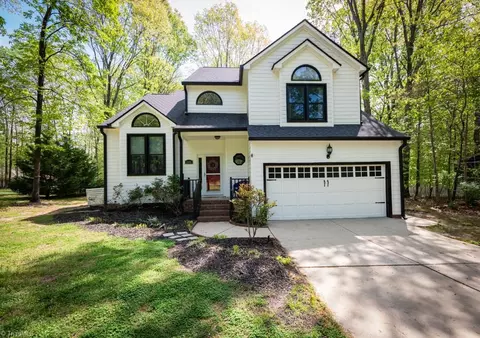 2405 Regents Park Ln, Greensboro, NC 27455
