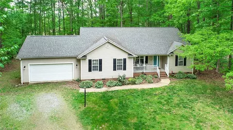 6841 Taylor Woods Ln, Pleasant Garden, NC 27313