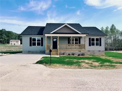 170 Village Ave, Thomasville, NC 27360