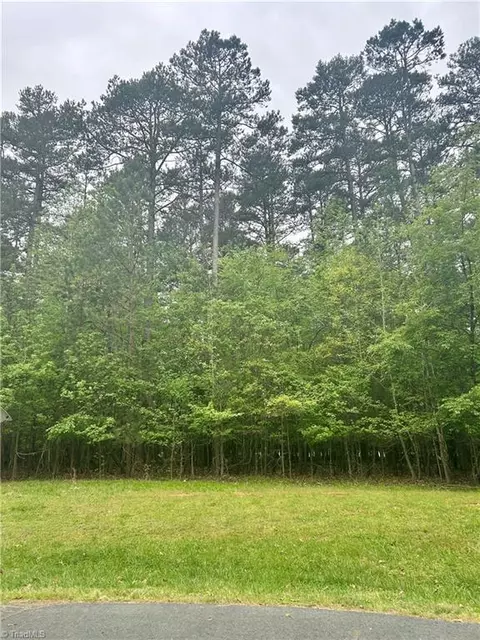 327 Spinnaker Ct, Lexington, NC 27292
