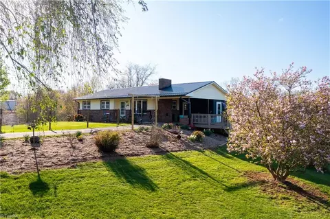 135 Rivers Edge Rd, Sparta, NC 28675