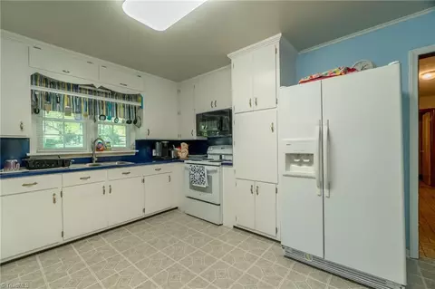416 Cory Rd, High Point, NC 27265 photo 5