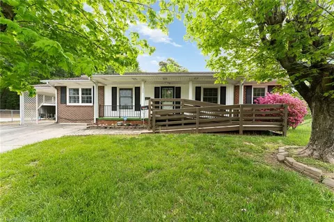 1040 Treadway Ct, Winston Salem, NC 27107