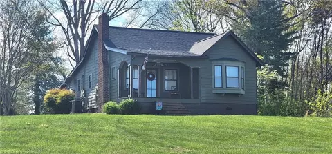 143 Franklin Rd N, Mount Airy, NC 27030